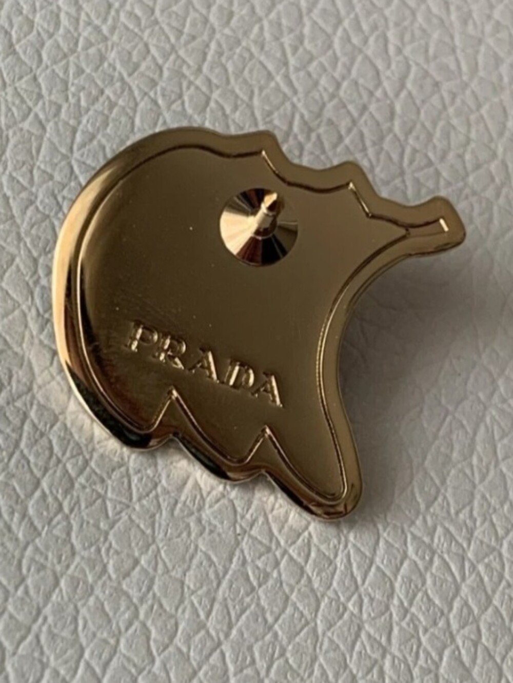 PRADA Triangolo Pin & Brooche - Picture 4 of 4